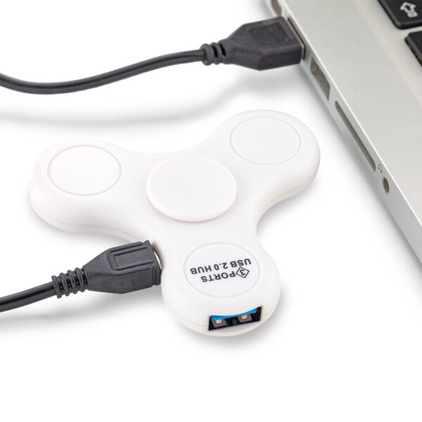 Puerto USB de 3 salidas 2.0. Empaque Caja Individual.
